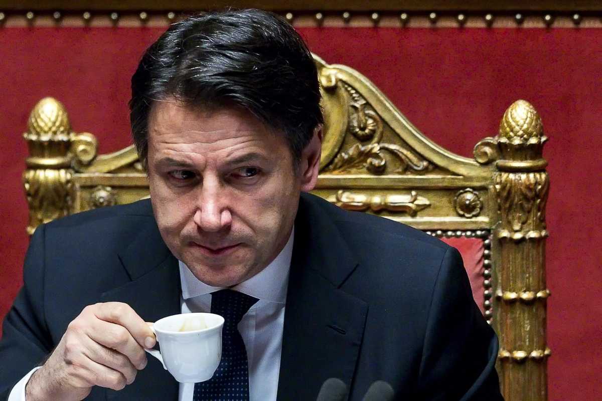 Conte tiene botta: «Non chiedo l’elemosina»