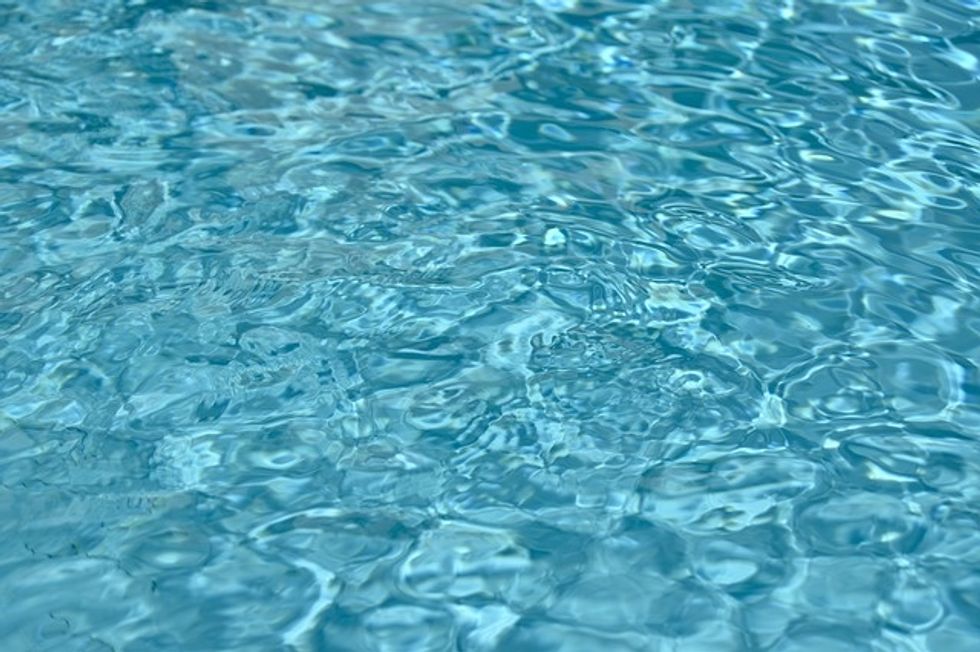 How to make pool water clean