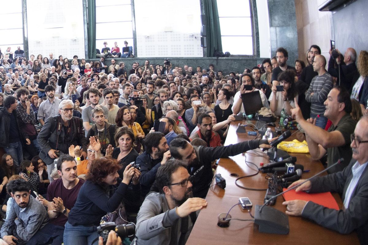 I centri sociali occupano l’università
e poi ci fanno i soldi con i rave party