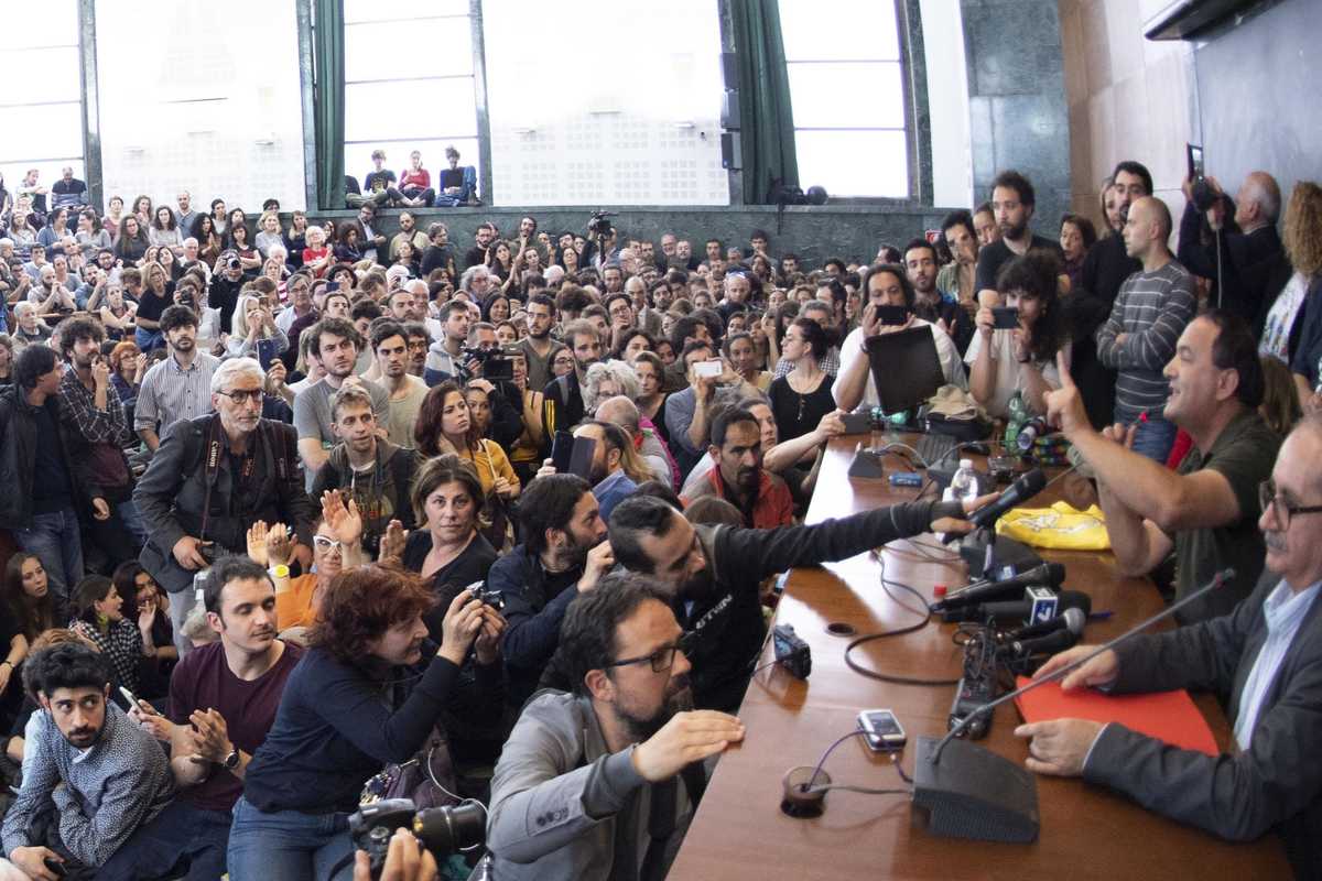 I centri sociali occupano l’università
e poi ci fanno i soldi con i rave party