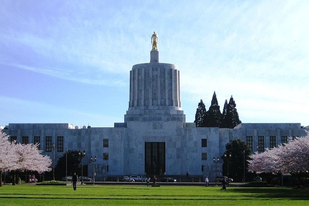 Oregon Cancels 'Making Laws,' Thanks To Militia And AWOL Republicans!