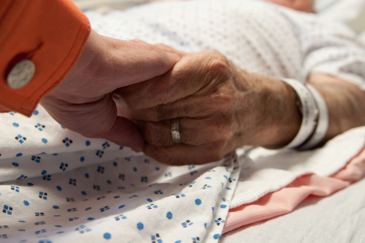 Sul fine vita è melina. I medici cattolici: «Pronti alla galera»