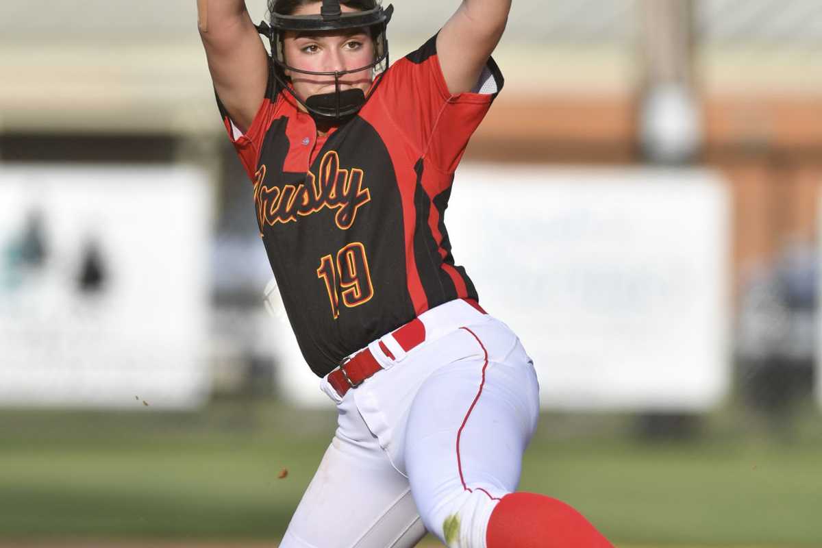 Brusly's Mary-Cathryn Comeaux wins La. Farm Bureau/Miss Softball award