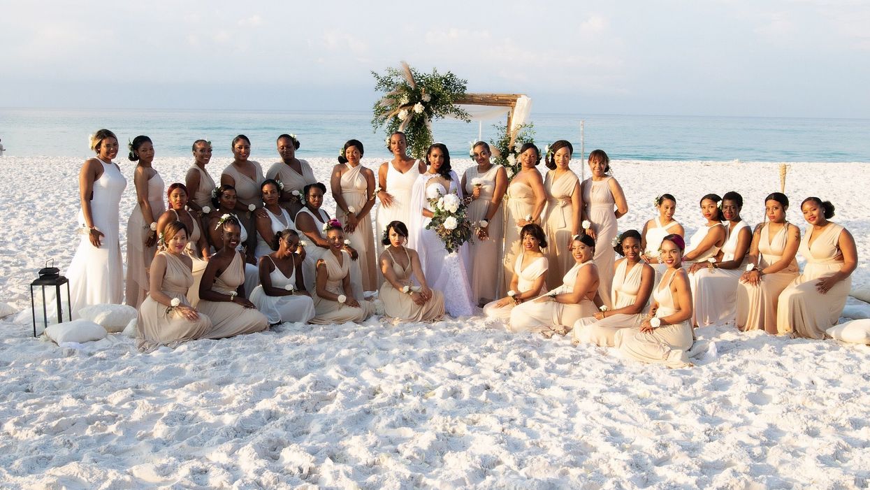 This Southern bride had 34 bridesmaids, and said she would have had more