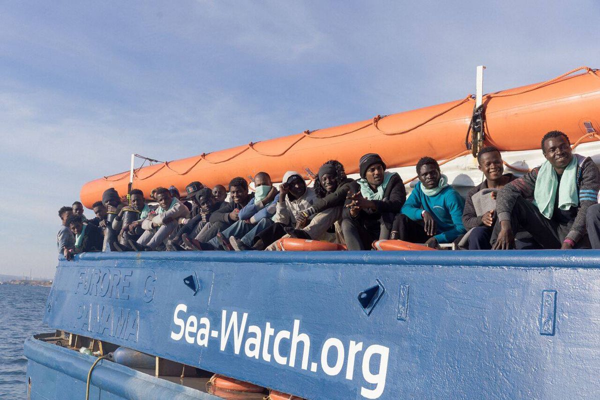 Il Pd si imbarca con i clandestini e riesce a peggiorarne la situazione