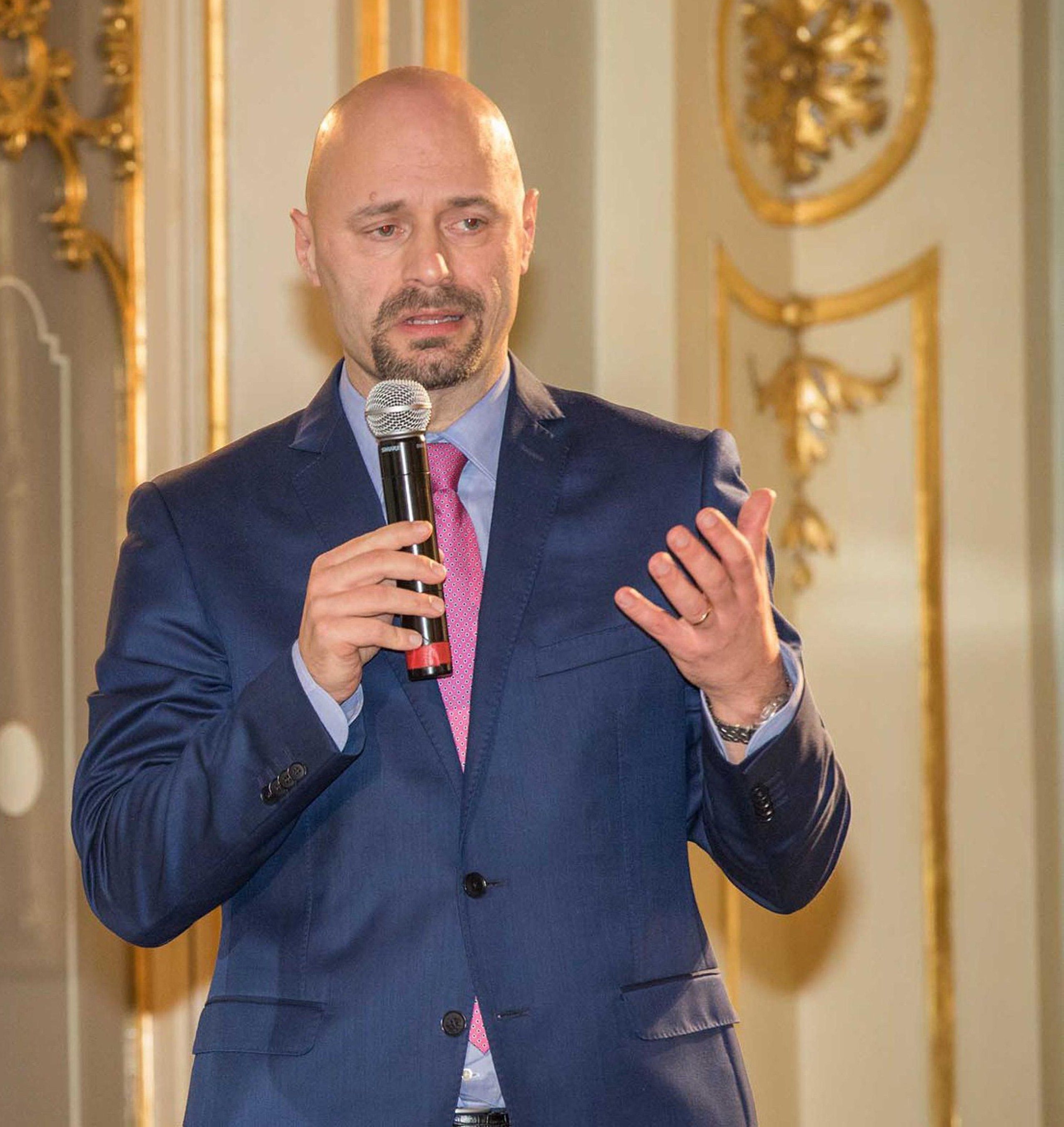 L’orrore dei bimbi e il sindaco del Pd. «Copertura politica agli indagati»