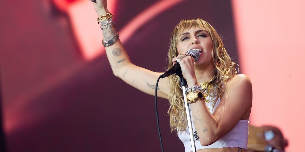 Listen To Miley Cyrus Sing A Beautiful Amy Winehouse Cover - NYLON