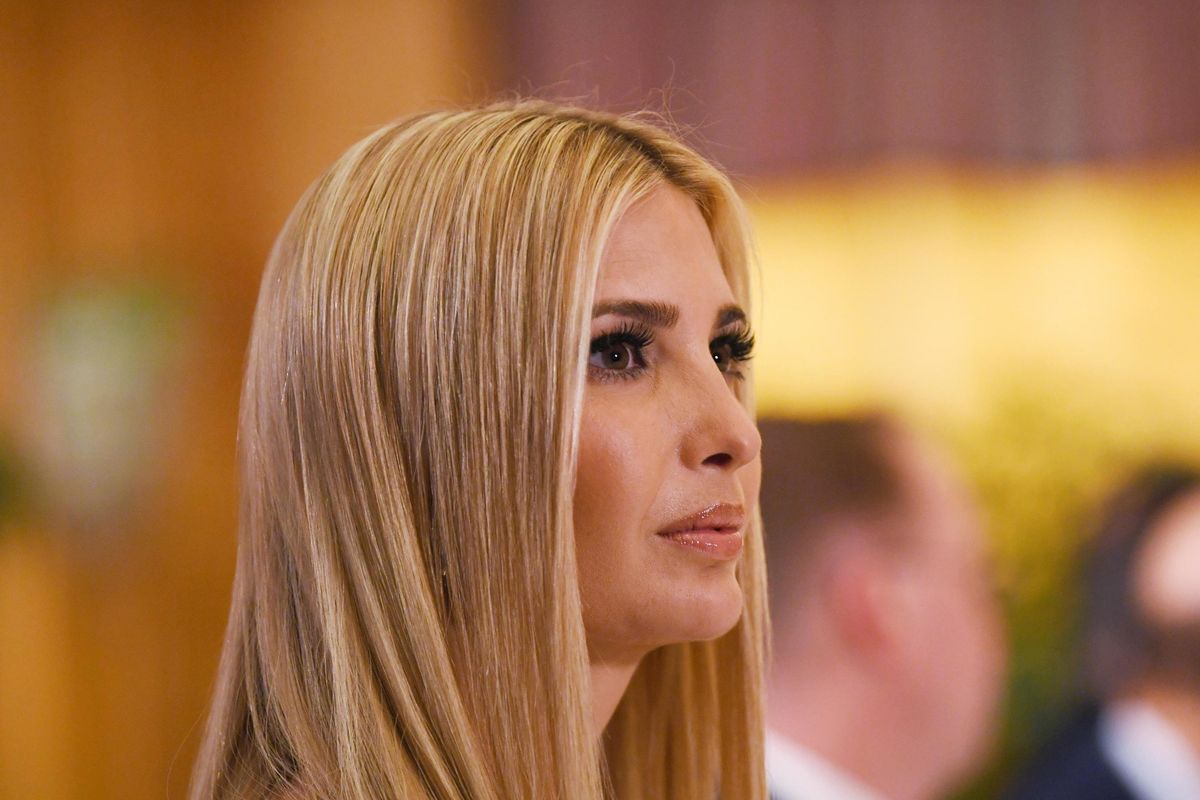 Alla figlia di Trump si può dire di tutto: Ivanka bullizzata perfino dall’Eliseo