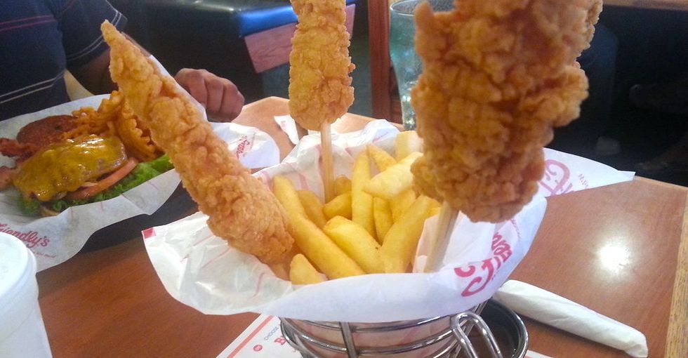 7 Things You Do If You’re One Of Those 'I Always Order Chicken Tenders' People