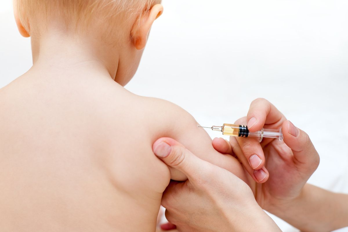 La furia dei gendarmi della siringa fa precipitare la fiducia nei vaccini
