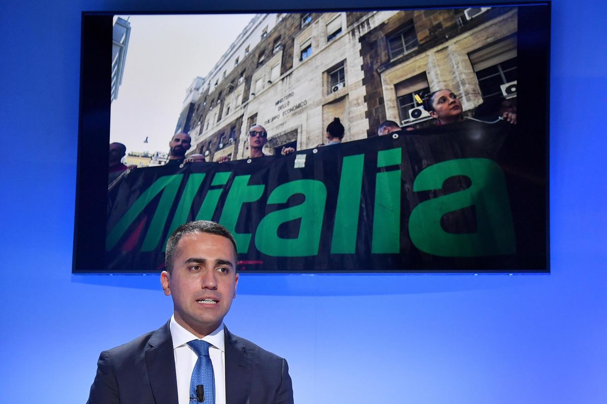 C’è pure la Colombia nel futuro di Alitalia. Di Maio: «Su Atlantia nessun pregiudizio»