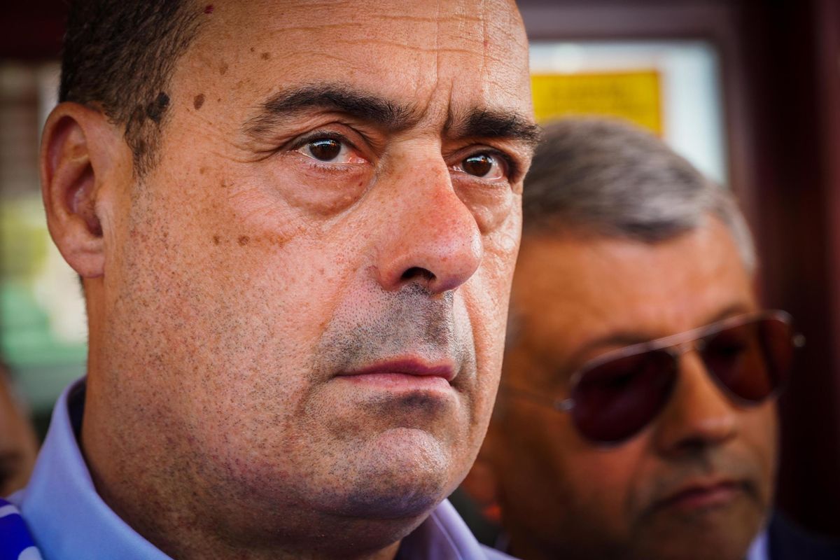Minimizzano gli abusi. Ma il sindaco Pd rimane agli arresti