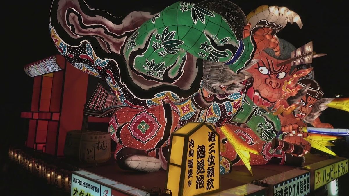 Carri colorati e lanterne a indicare la via ai defunti: l'agosto nipponico tra sacro e profano