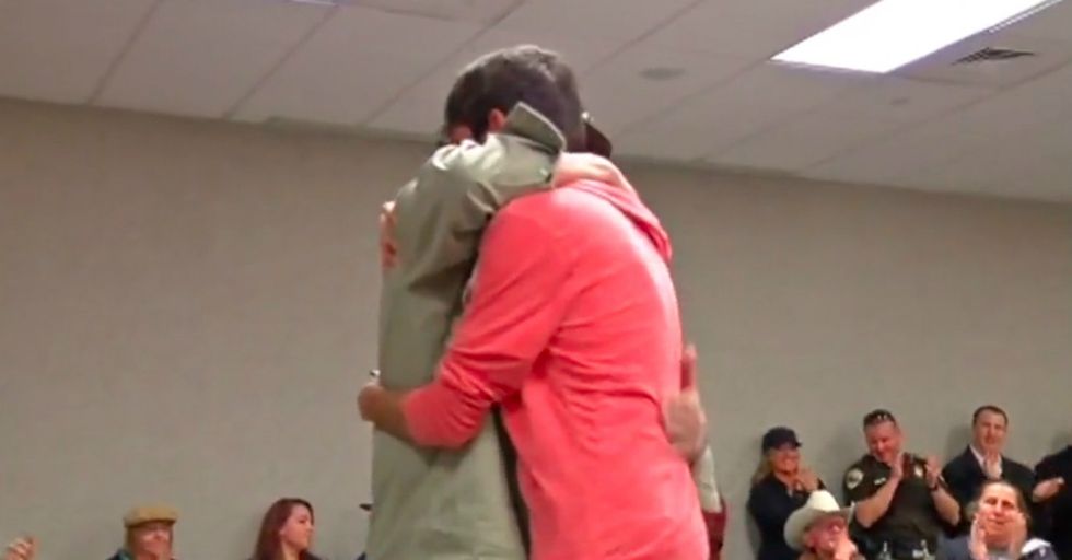 A Stranger’s Kindness Brings a Police Officer’s Family to Tears