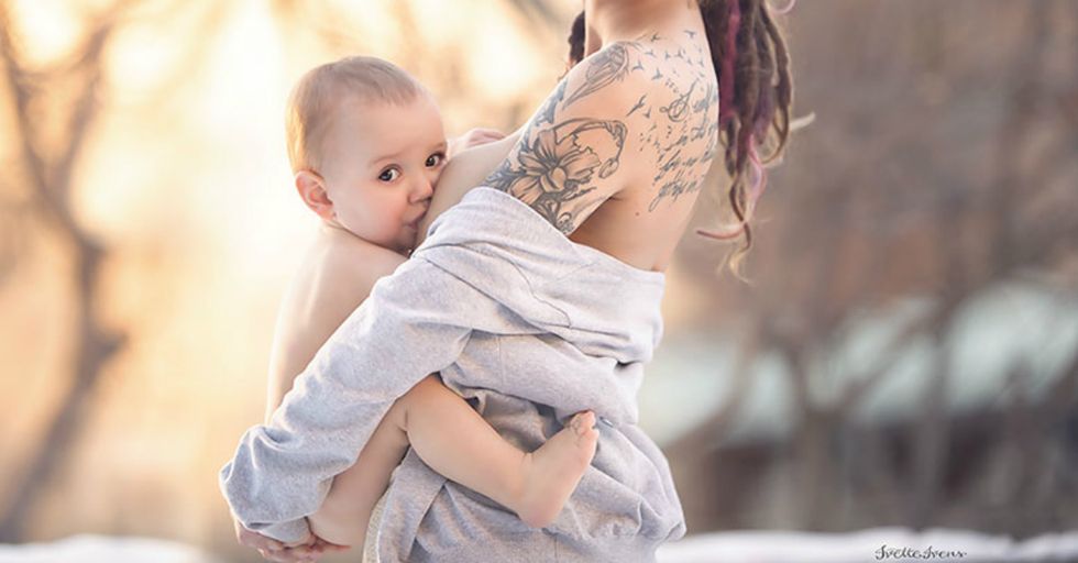 17 Images Show the Beauty of Breastfeeding in Public
