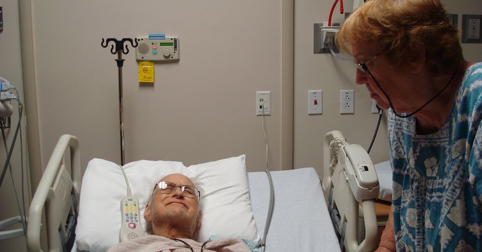Meet the Volunteers Who Comfort the Dying When No One Else Can