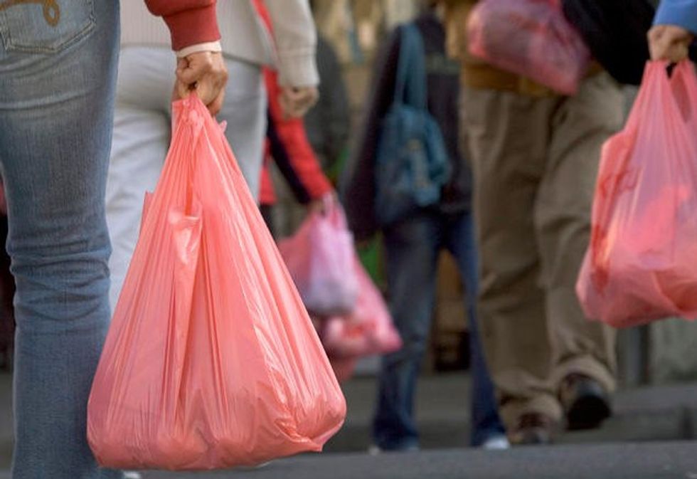 Hawaii Becomes First State in The Nation to Ban Plastic Bags