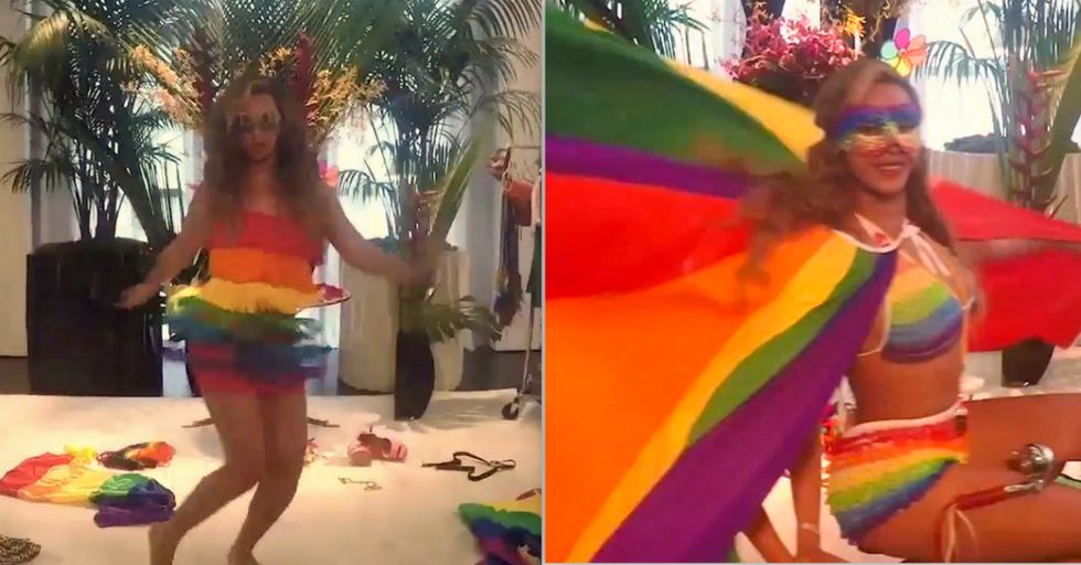Beyoncé Performs Epic Rainbow-Themed Tribute for Gay Marriage