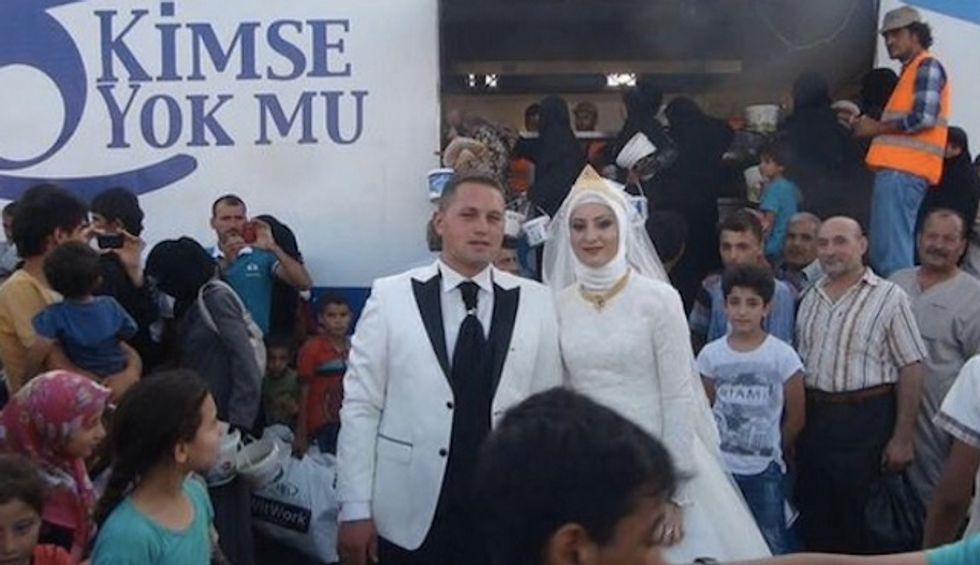 Instead of Feeding Guests at Their Wedding, This Couple Fed 4,000 Syrian Refugees