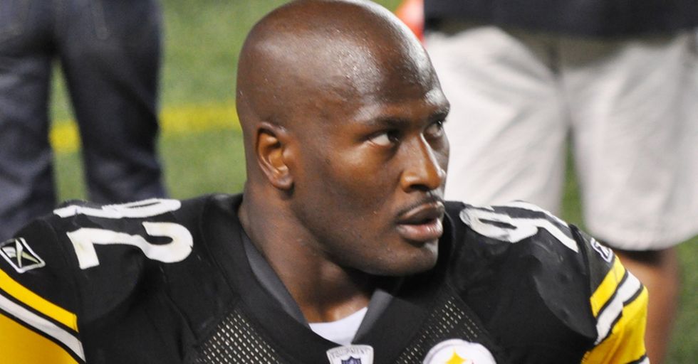 NFL Linebacker Holds His Kids Participation Trophies Until They “Earn a Real Trophy”