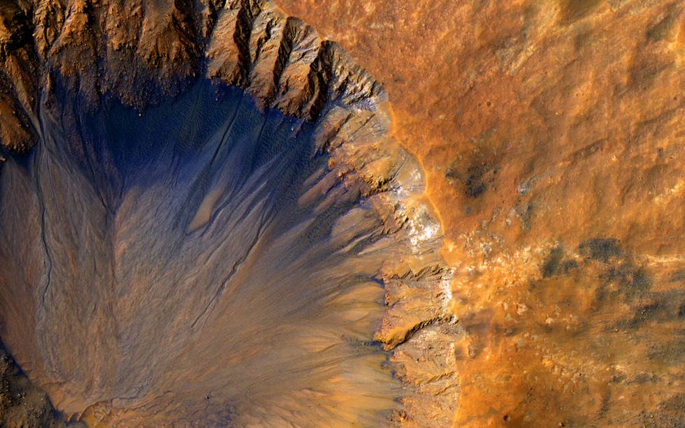NASA Announces Evidence of Liquid Water on the Surface of Mars