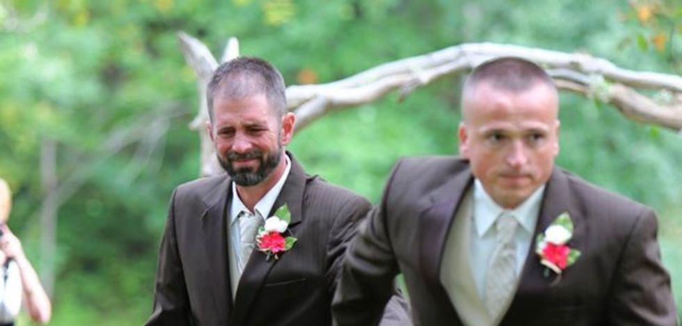 Photographer Captures Powerful Moment of Reconciliation at Ohio Wedding