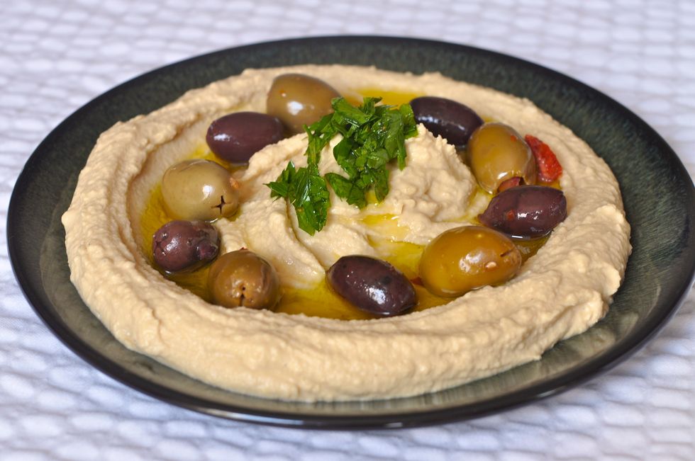 Hummus Restaurant Offers 50 Percent Off for Israelis and Arabs Who Share a Table