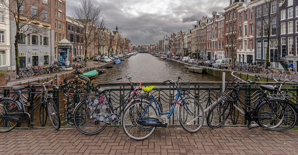 Fascinating Photos Show How Amsterdam Became a Cyclist’s Dream City