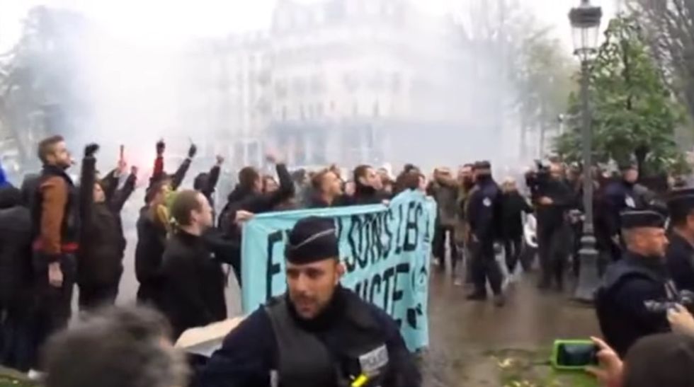 French Anti-Refugee Hecklers Flee as Memorial Crowd Chants ‘Go Away, Fascists!’