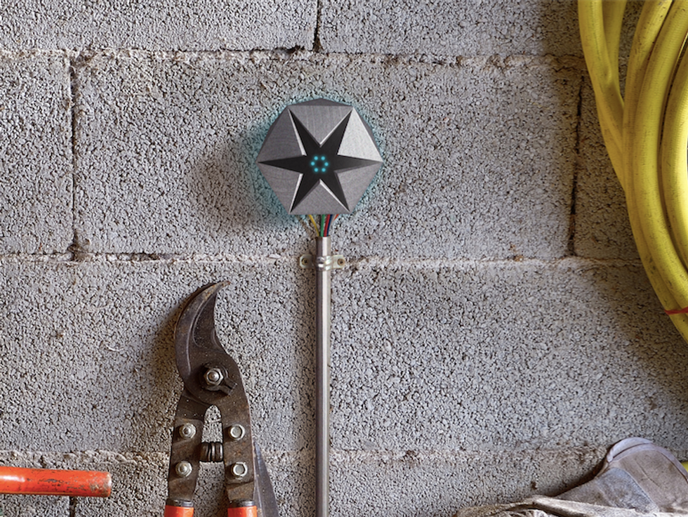 This Smart Sprinkler Saves Water by Checking the Weather
