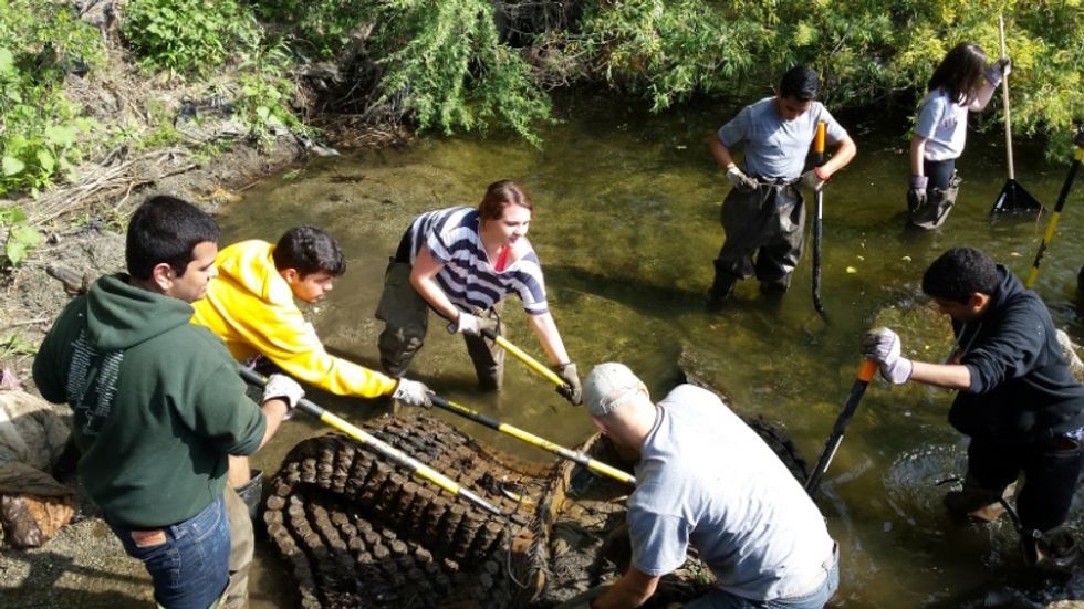 How Litter in a Landlocked City Ends Up in the Ocean