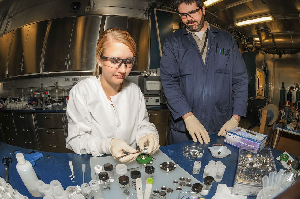Fighting Scientific Bias Through Crowdsourcing