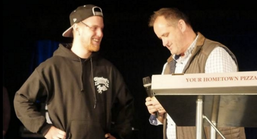Pizza Delivery Guy in Need Receives an Amazing Outpouring of Generosity