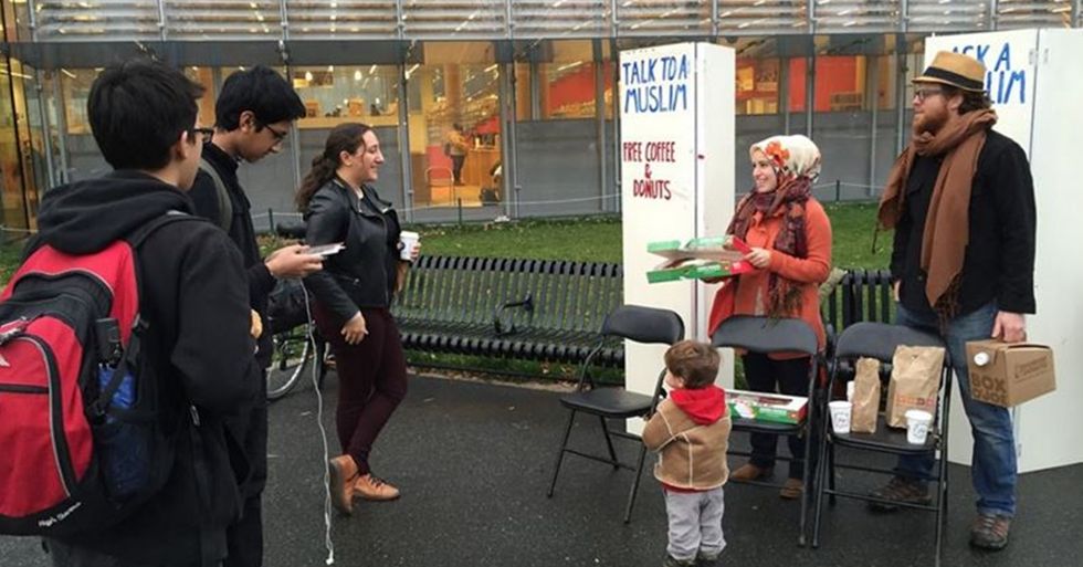 Fed Up With Anti-Muslim Bigotry, Woman Sets Up an ‘Ask a Muslim’ Stand