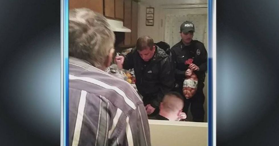 Tennessee Patrolmen Help Starving Elderly Man by Giving Him a Month of Groceries