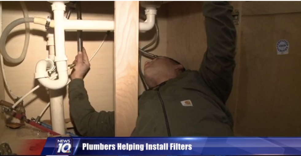 Plumbers in Flint Volunteer Their Time and Expertise to Install Filters
