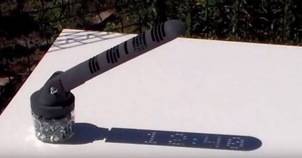 New Clock Combines ’80s Digital Displays With Ancient Sundial Technology