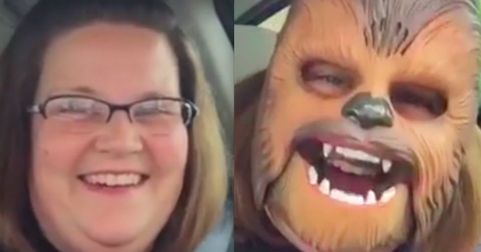 Woman Can’t Stop Laughing Hysterically In Her New Chewbacca Mask