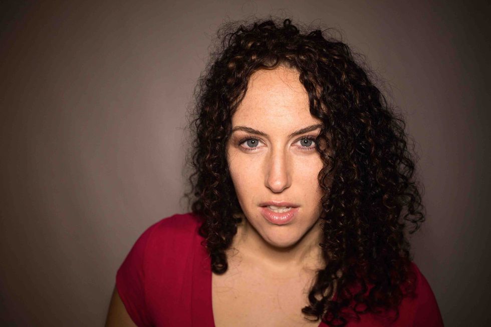 People Are Awesome: This Woman Uses YouTube To Help Fellow Schizophrenics