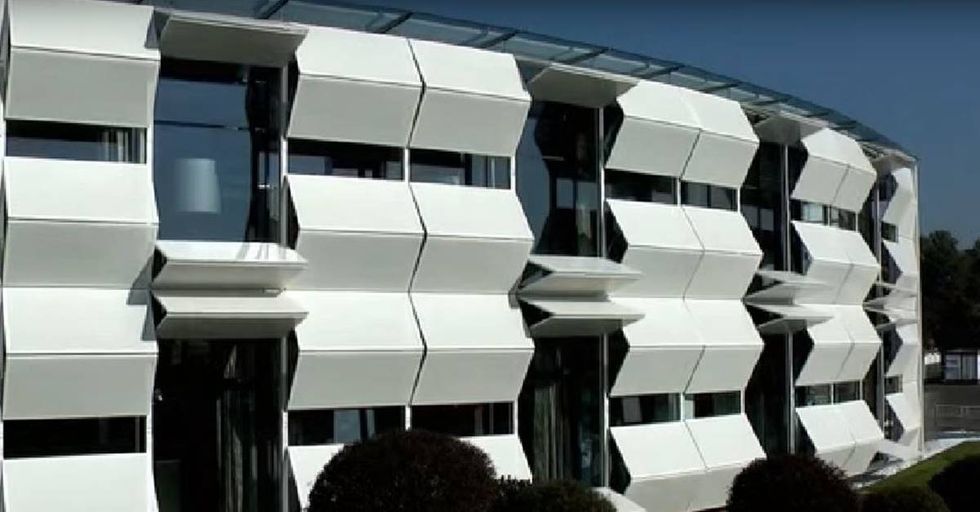 The Kifer Technic Showroom Adjusts Every Hour To Maximize Its Efficiency