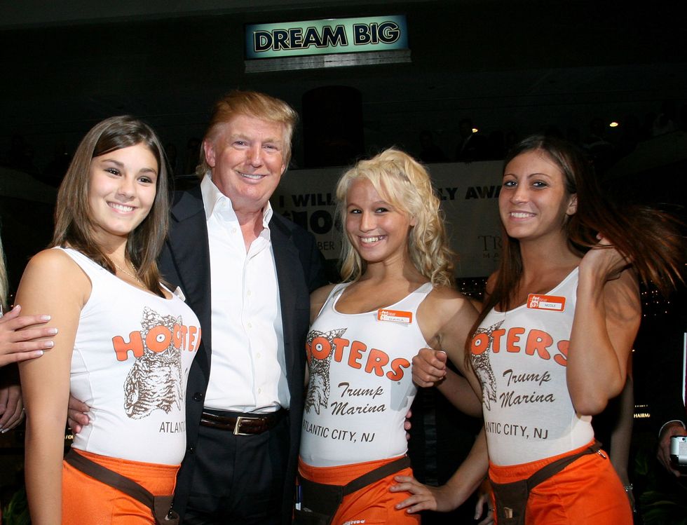 Researchers Studied The Minds Of Breastaurant Employees And Here S What They Found Good