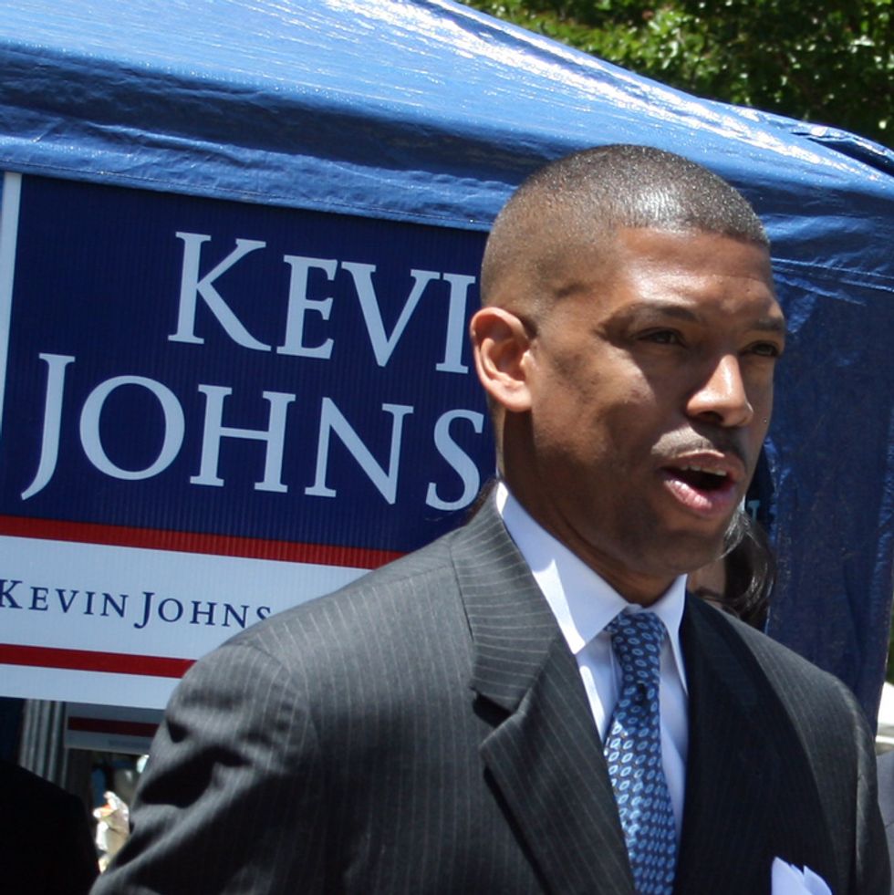 NBA Player-Turned-Sacramento Mayor Punches Pie-Throwing Activist