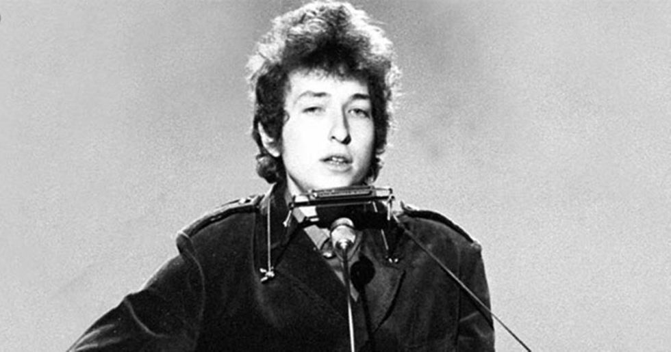 Eight Reasons Why Bob Dylan Is An Incomparable Artist