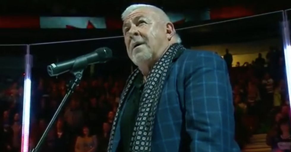 Vancouver Fans Come To The Rescue, Belting Out The ‘Star Spangled Banner’ When Singer’s Mic Cuts Out
