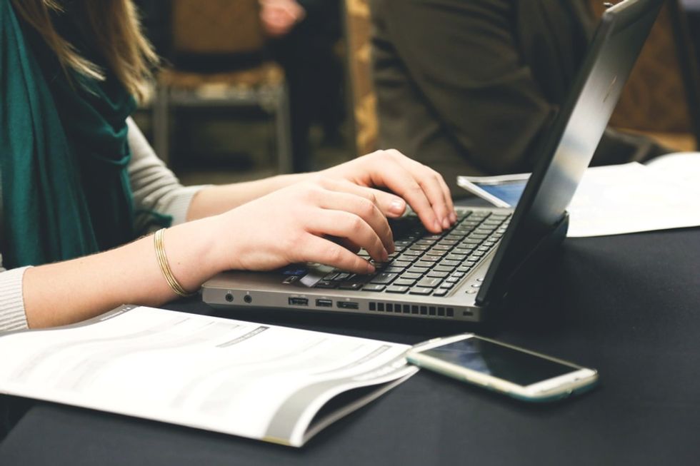 Why You Should Only Write Emails to Your Boss In The Afternoon