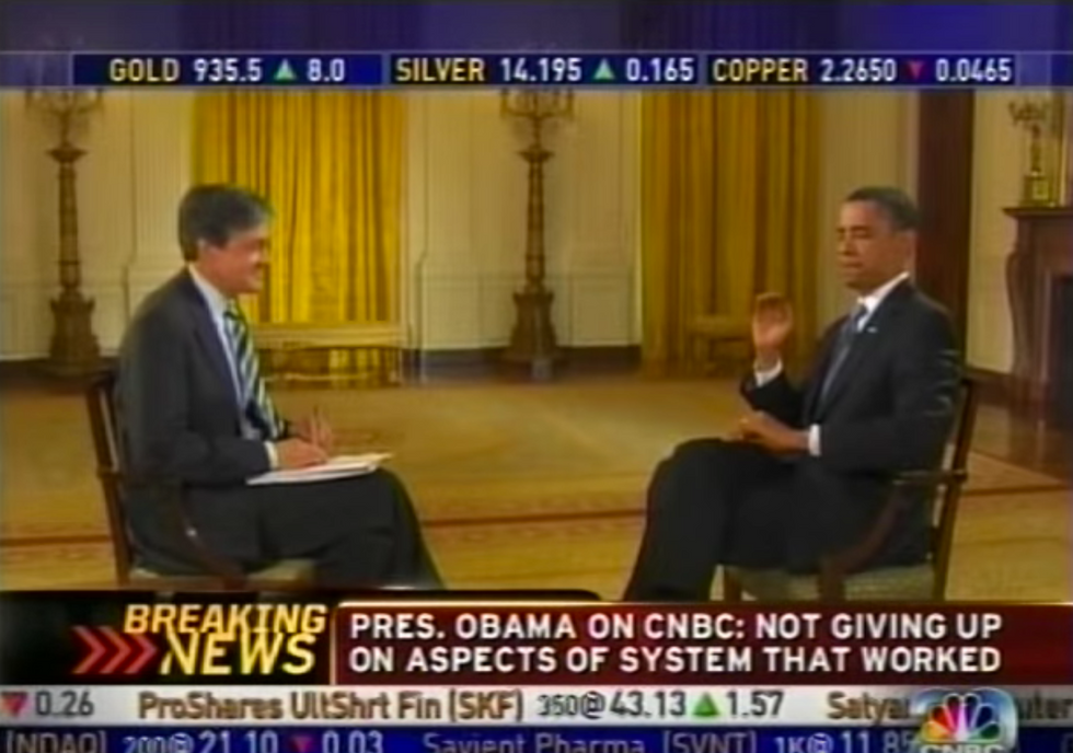 Random Act of Sport: Barack Obama Effortlessly Catches Fly On Live Television
