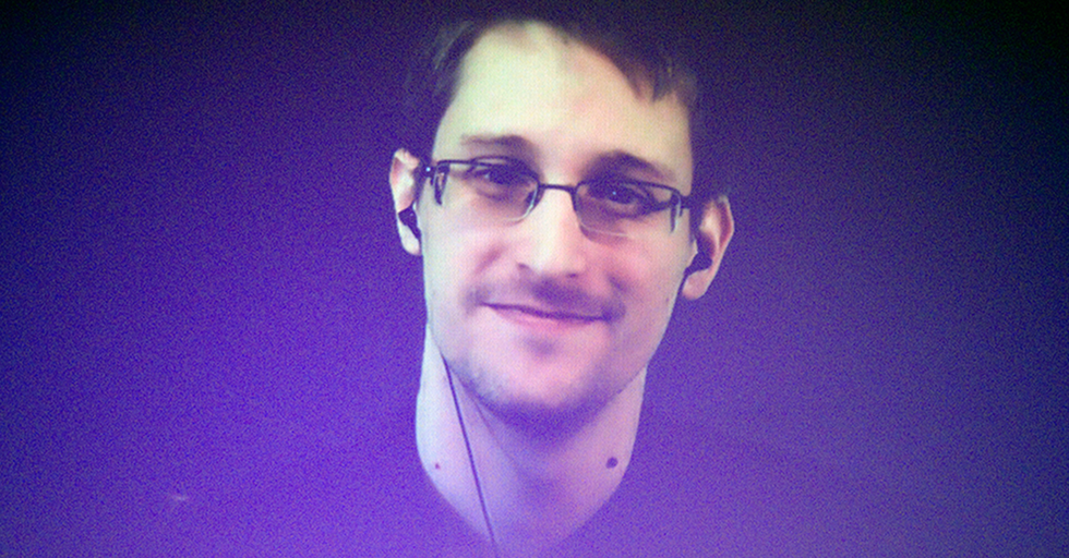 Edward Snowden Kills Trump’s ‘Conspiracy’ By Explaining How The FBI Went Through Hillary’s Emails So Quickly