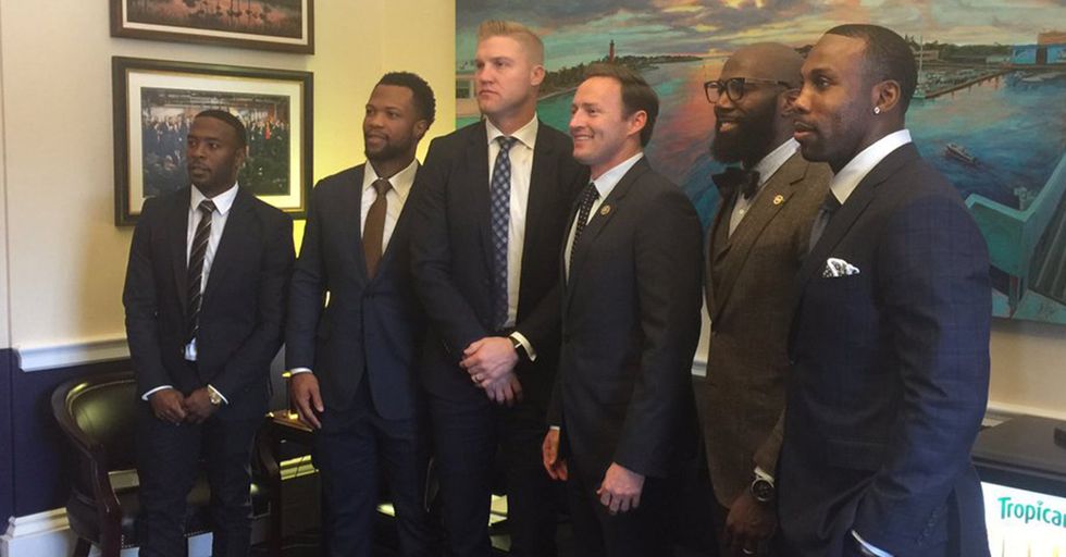 Five NFL Players Meet With US Representatives To Discuss Race And Police Issues