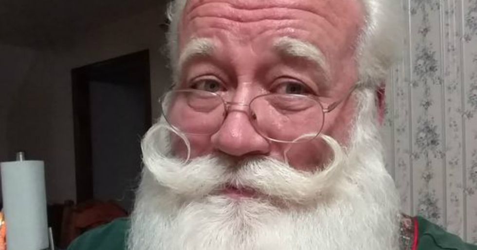 Santa Claus Rushes To The ICU To Be With Dying Boy