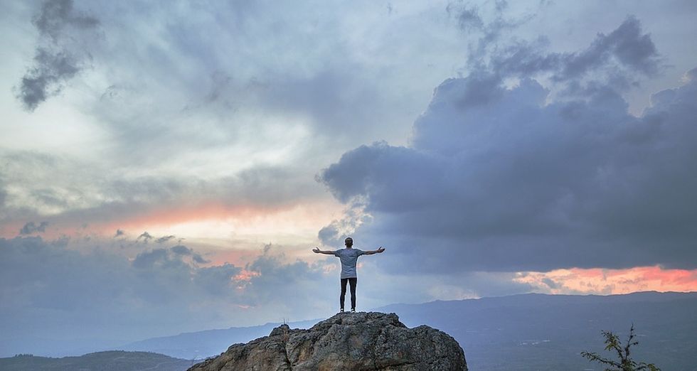Hypnotize Yourself Into Accomplishing Your New Year’s Resolutions